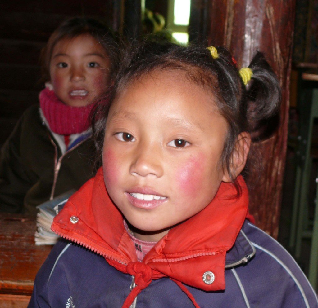 Send a Tibetan girl in China to school for a year
