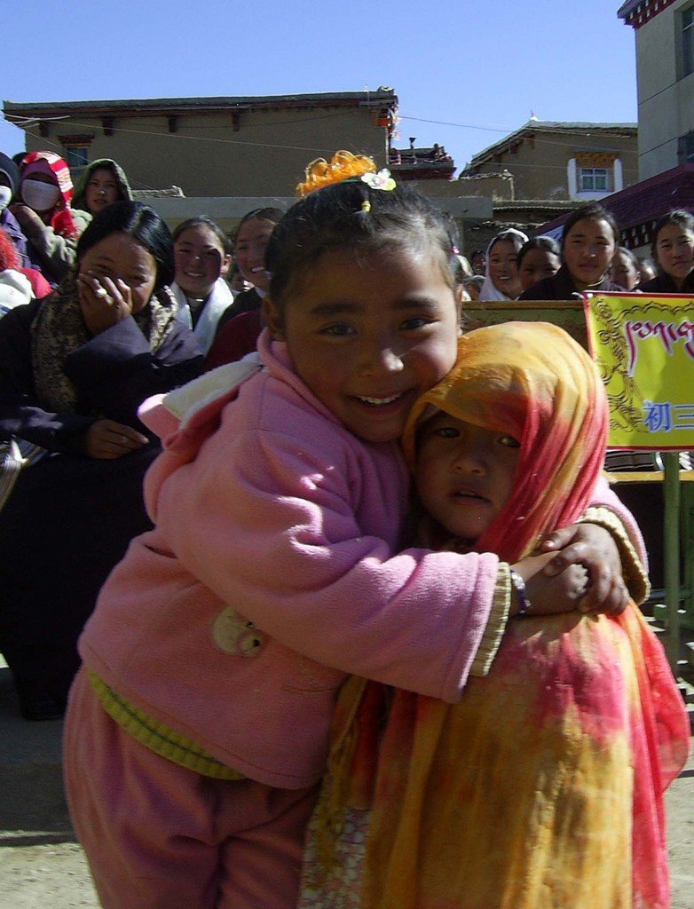 Send a Tibetan girl in China to school for a year