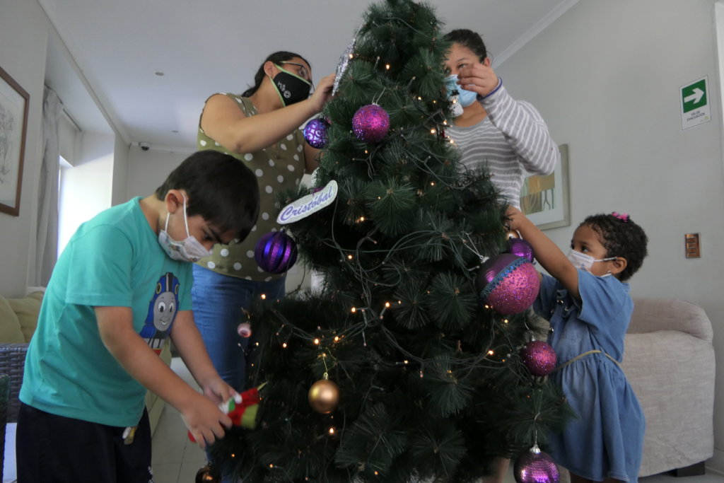 Holiday dinner for 300 children with cancer