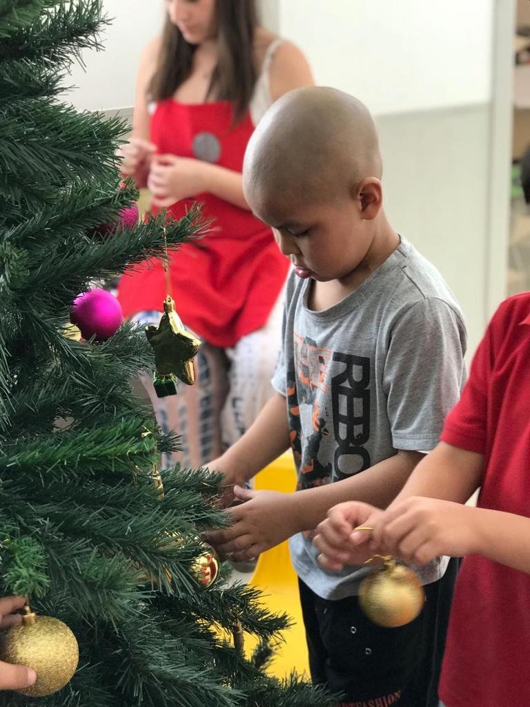 Holiday dinner for 300 children with cancer