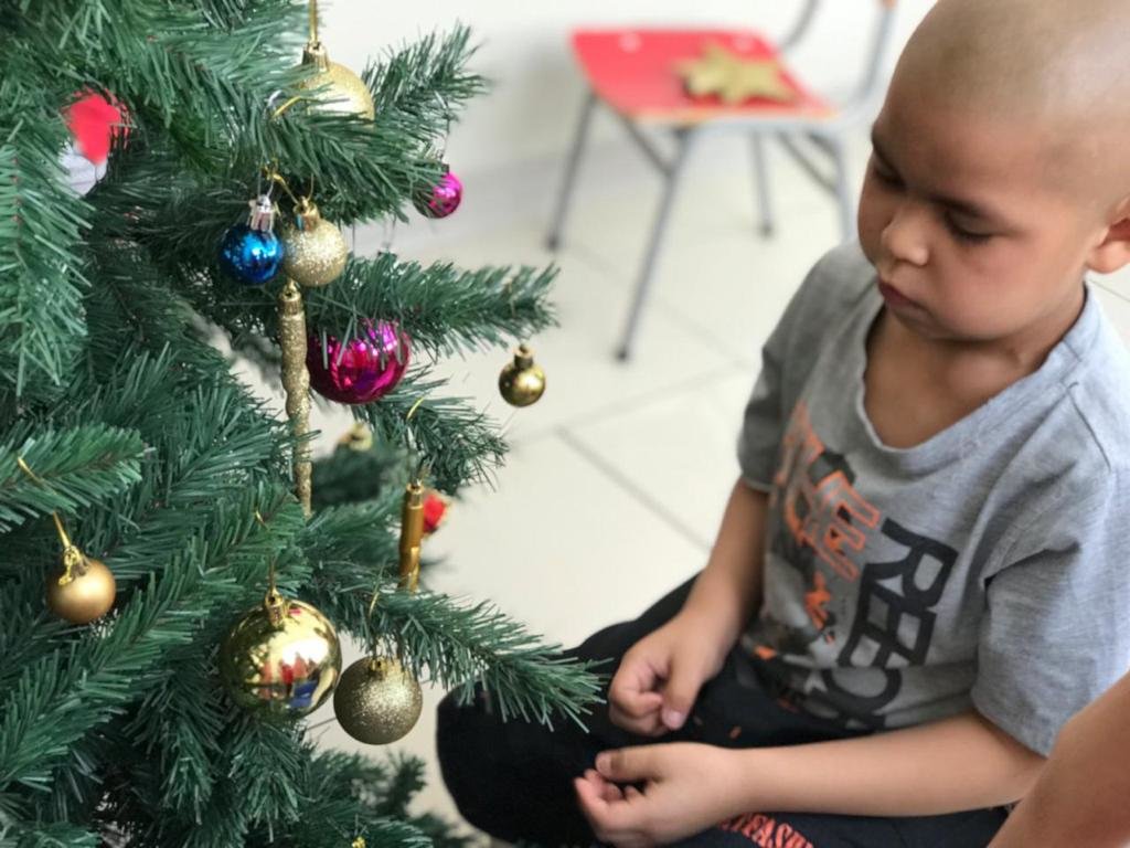 Holiday dinner for 300 children with cancer