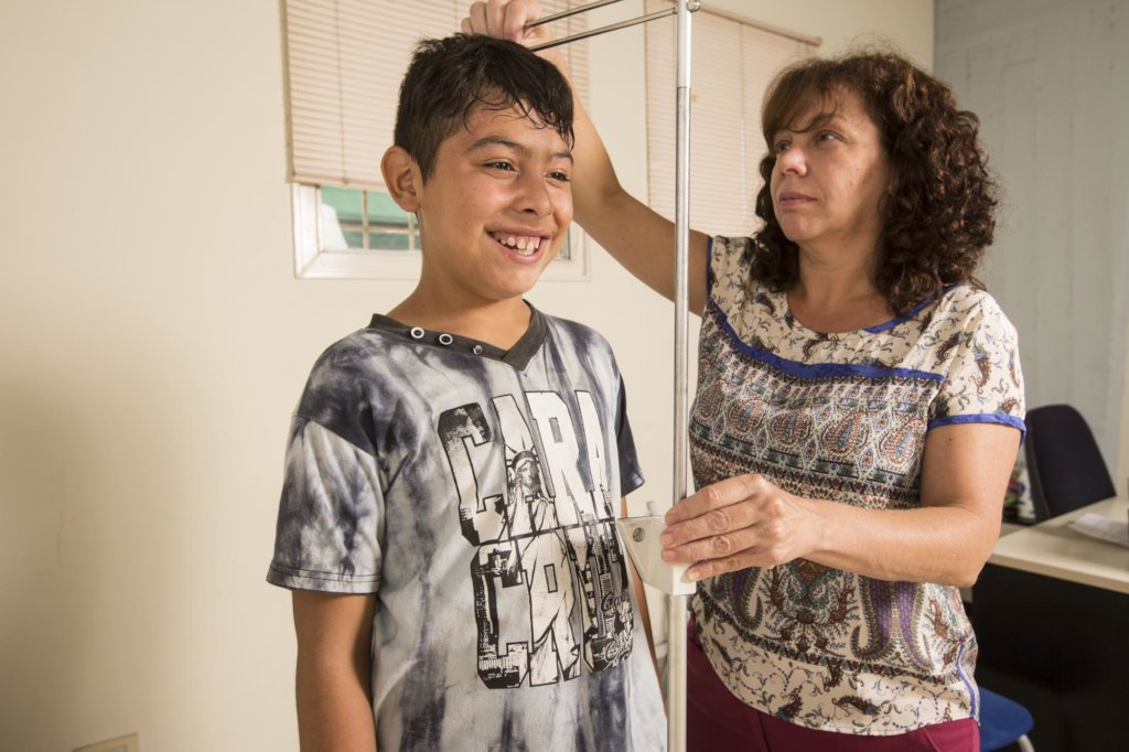 Provide food kits for 300 families in Argentina