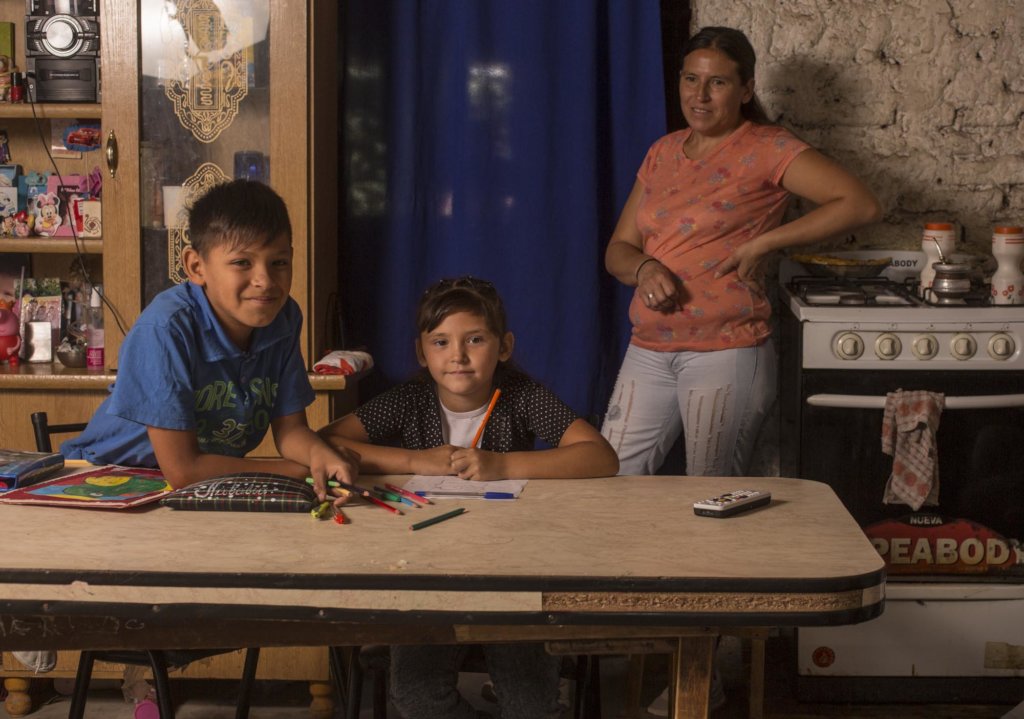 Provide food kits for 300 families in Argentina