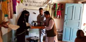 Presenting a sewing machine to a graduate