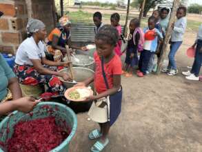 Students eating lunch at Chate A Primary School