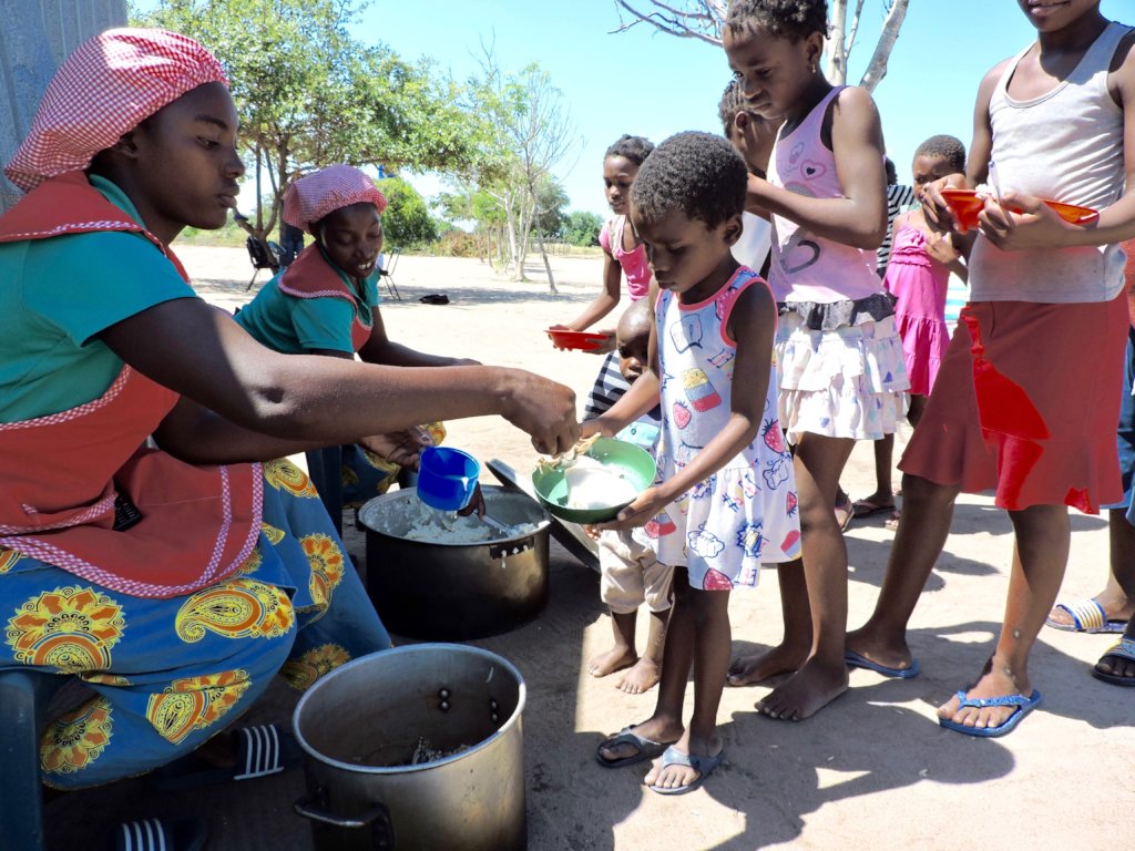 Providing school lunches to kids in Mozambique