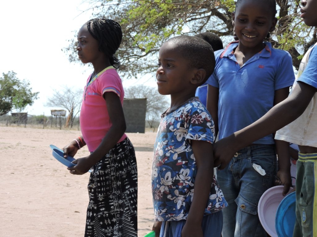 Providing school lunches to kids in Mozambique