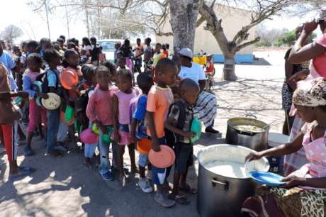 Providing school lunches to kids in Mozambique