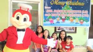 Jollibee character performs for children's party