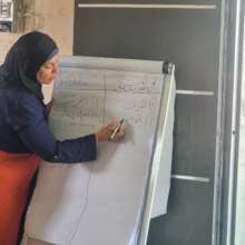 Fatma helping children