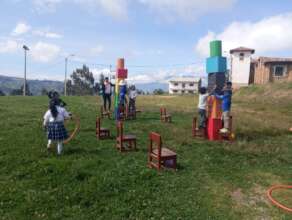 Pedagogic games outside in the Andes