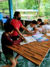 Students study Thai and Math with Tutor Kru Nuoy