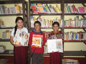 Students show off new library books