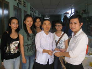 LIN Visits Grantee with Donors