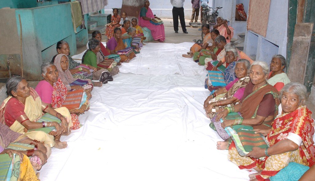 Elderly_parents_at_meal_sponsorship_in_andhra