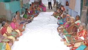 Elderly_parents_at_meal_sponsorship_in_andhra
