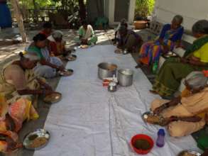 Meal donation for poor elderly women in india