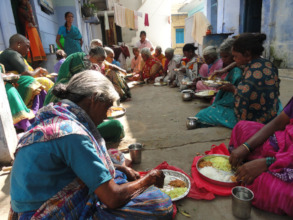 Elderly getting food sponsorship from IndiaCharity