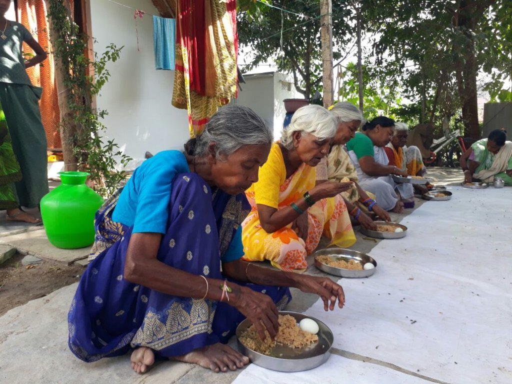 middaymeal sponsorship to poor oldage people india