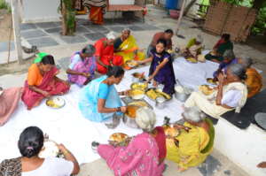 Poor old age people getting nutritious food from
