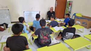 English class with volunteers in community