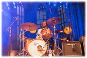 Adrian Fowler performing with Sean Koch.