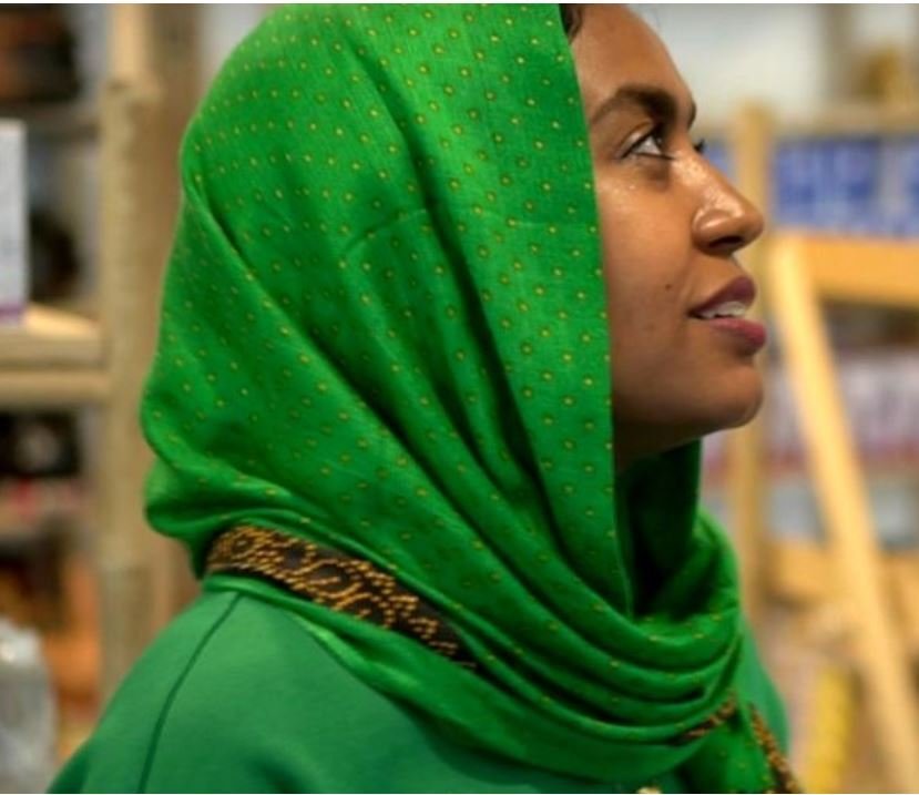 Empowering female newcomers with digital skills