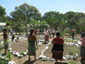Students in a garden class in San Andres