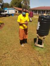 Handwashing in action without running water