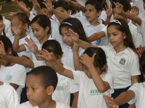 Kids praying before the ribbon-cutting!