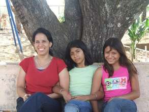 Nolvia Morales (left) w/Verbo School students