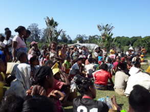 Preparing to receive food in Round IV in the North