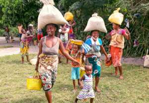 Mothers and Children collecting food