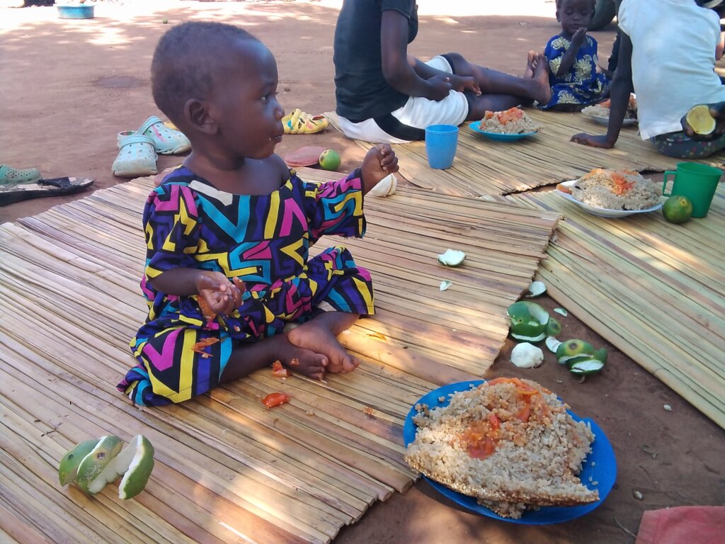 Help feed Starving Children in Aparis!