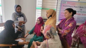 CHWs receiving training