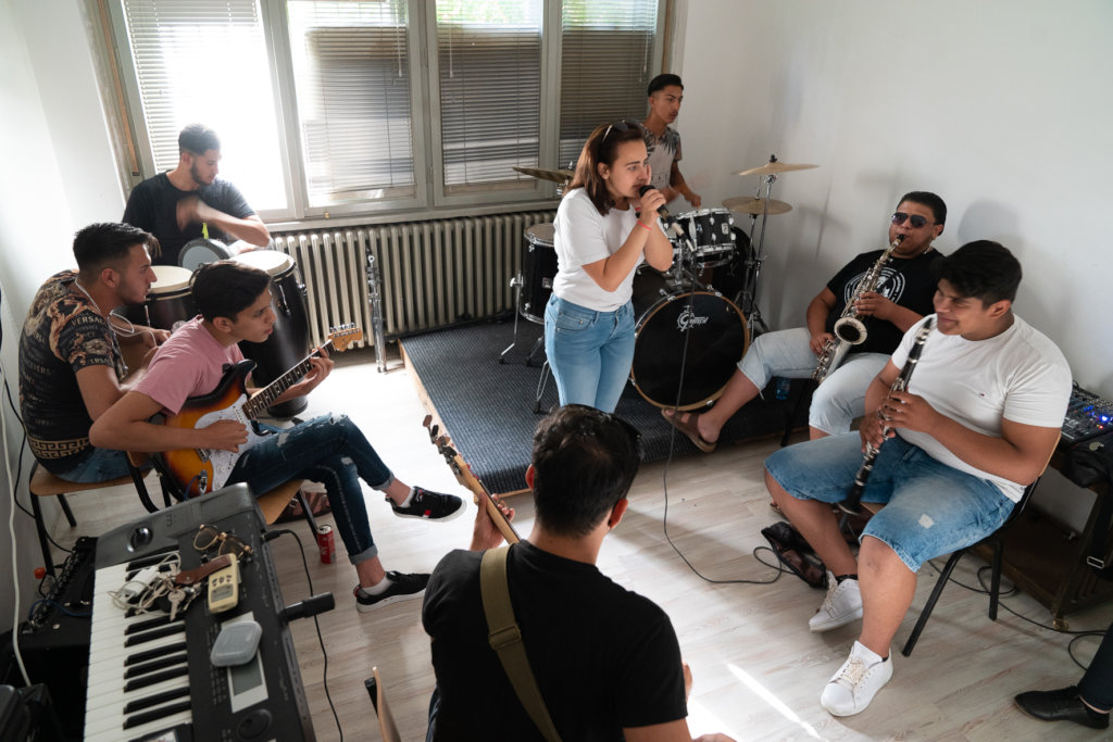 Support Roma Pupils Playing Music Instruments - MK