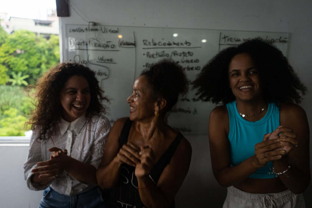 Support tech-workspace for social projects in Rio