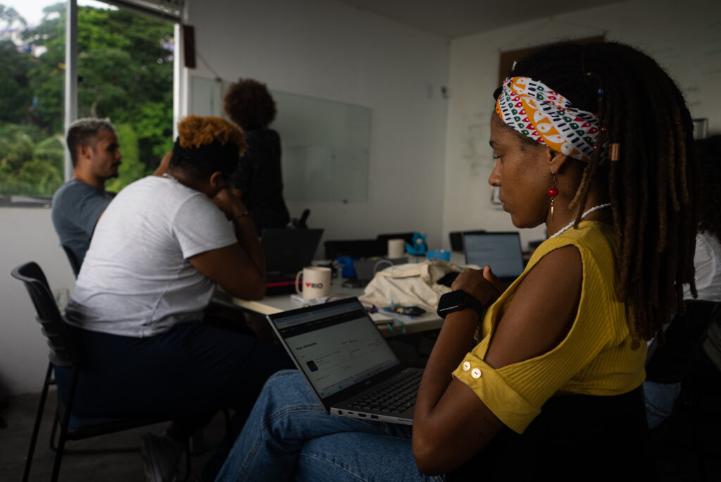 Support tech-workspace for social projects in Rio