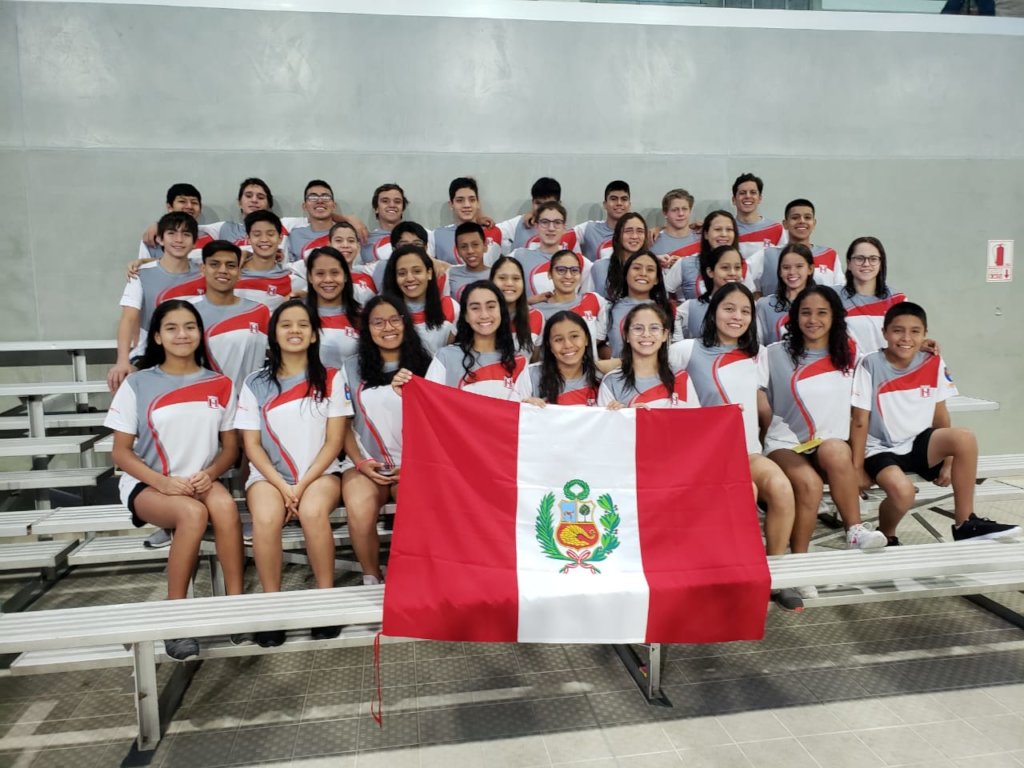 Little peruvian girls breaking barriers