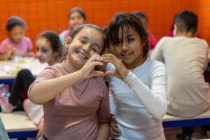 Children at Arca do Saber refectory