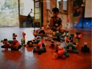 Applying biomimicry to the Lego blocks