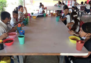 Kids having lunch in Tepichi Talashi School