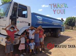 Kids and the "Water for All" program truck