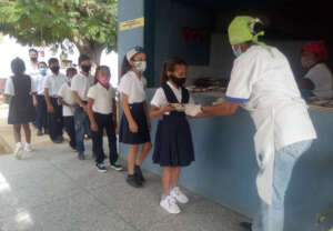 Children getting their meals at Las Latas School