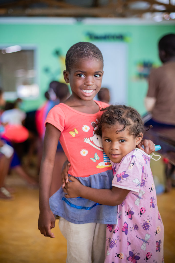 Noche De Cine Gratis -help the children of the DR!