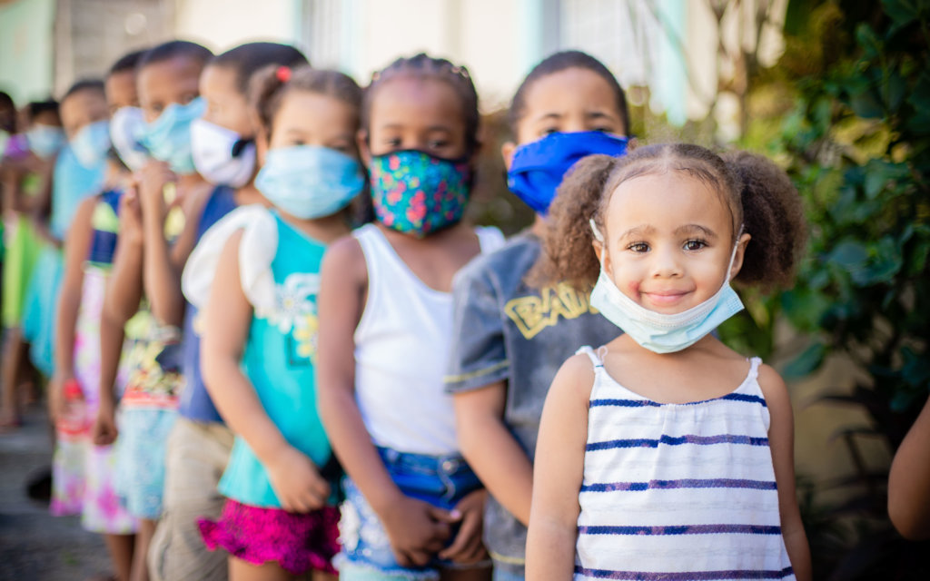 Noche De Cine Gratis -help the children of the DR!