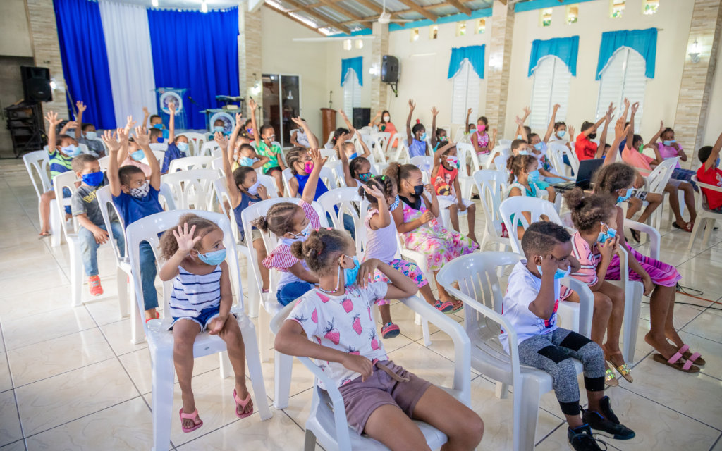 Noche De Cine Gratis -help the children of the DR!