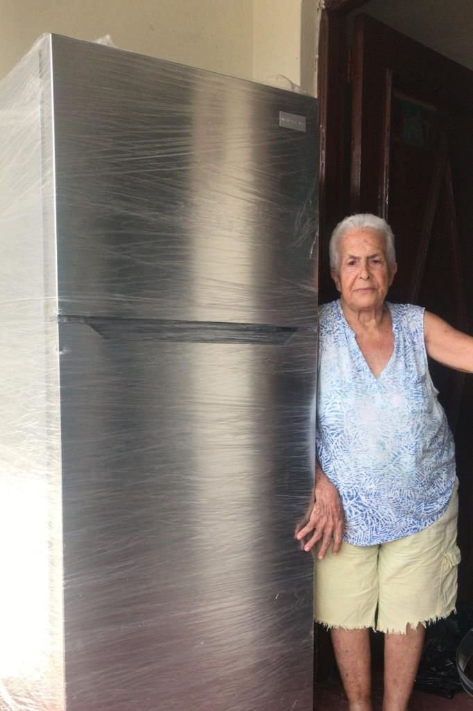 Lady receiving her new fridge