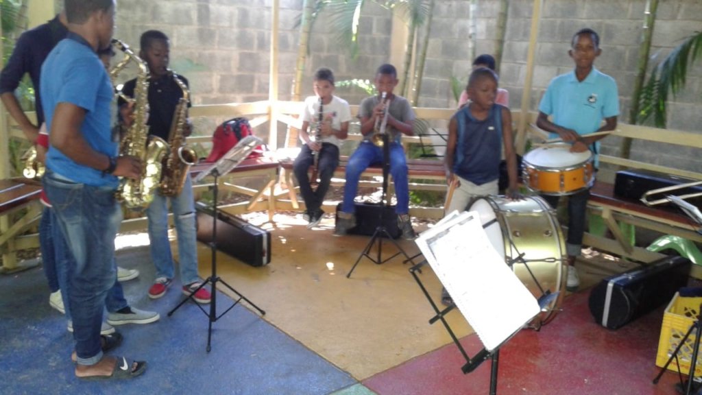 Free artistic training for 150 children in DR