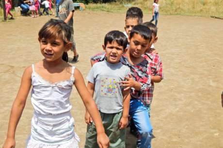 Give education to 60 vulnerable Roma children